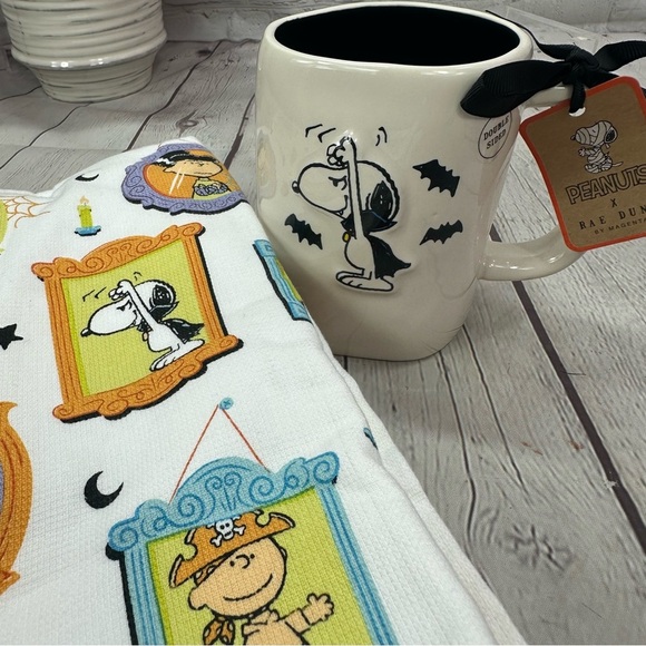 NWT rae dunn Peanuts vampire snoopy mug with coordinating kitchen towel set - Picture 8 of 9